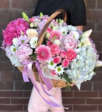 Композиция солнечный день в Соломенском Цветочная композиция из Розы, Хризантемы, Пионы и Лизиантусы в корзине в Соломенском