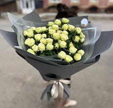 Букет Белые кустовые розы Солинеро в Соломенском