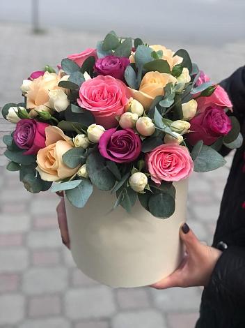Цветочная композиция из Розы в шляпной коробке в Соломенском