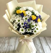 Букет цветов из:  Ирисы, Хризантемы и Розы в Соломенском