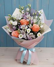 Букет цветов из:  Лизиантусы, Розы, Альстромерии и Гипсофила в Соломенском