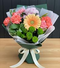 Букет цветов из:  Гвоздики, Розы, Герберы и Хризантемы в Соломенском