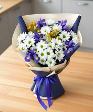 Букет цветов из:  Розы, Ирисы и Хризантемы в Соломенском