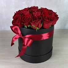 Цветочная композиция из Розы в шляпной коробке #REPLACE_PRED# Соломенском